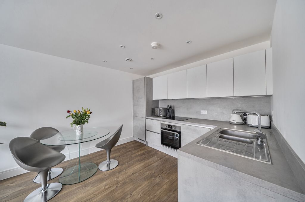 Property photo 3 of 11 1525205-20-6Aba6d...