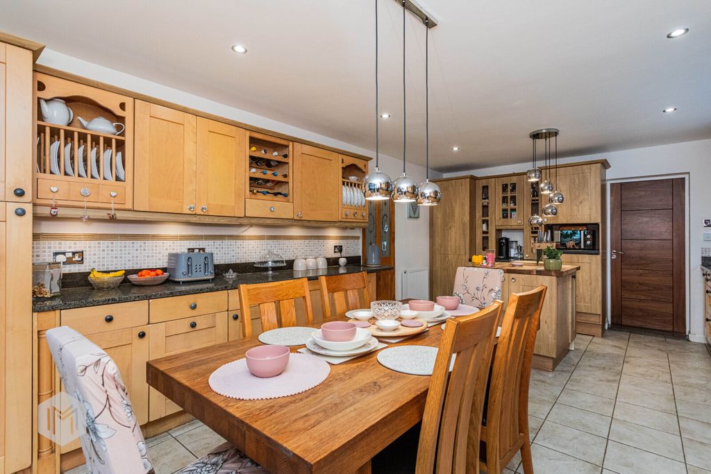 Property photo 3 of 30 Picture No. 15