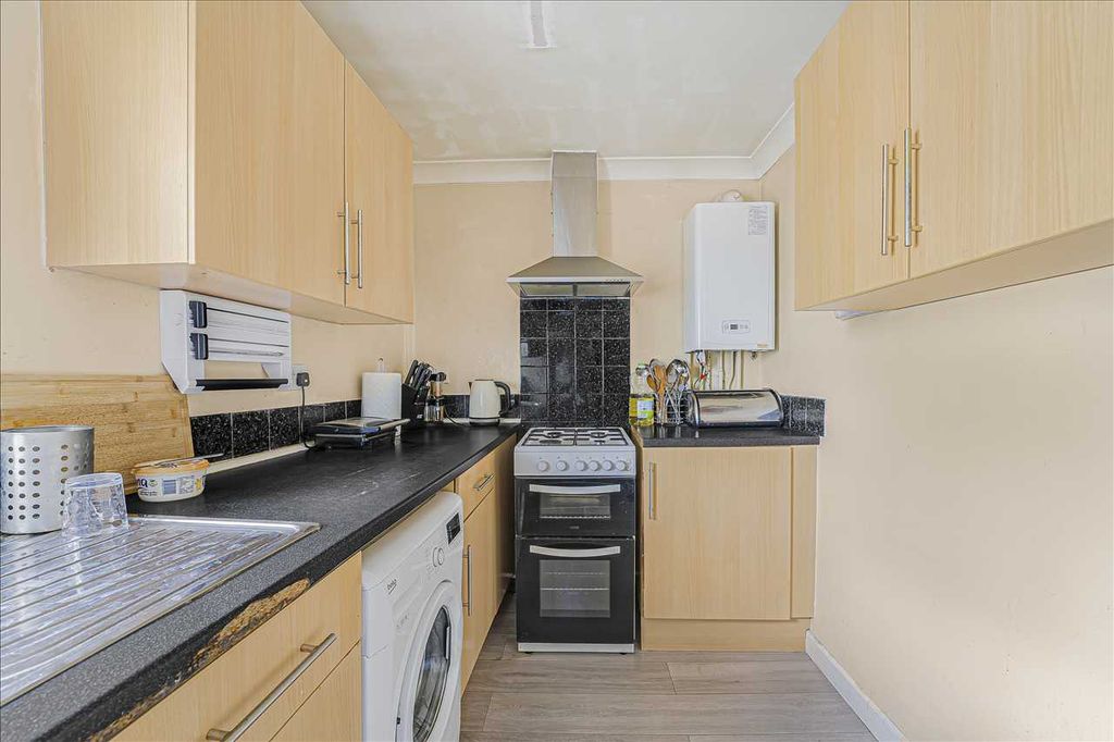 Property photo 2 of 16 Kitchen Flat 1