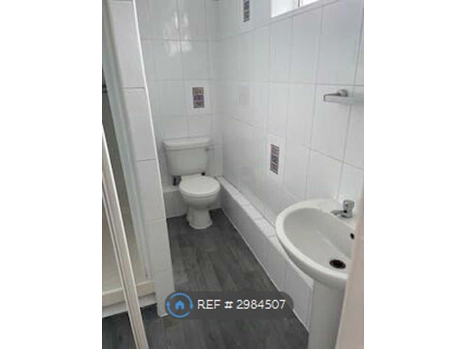 Property photo 3 of 12 Bathroom