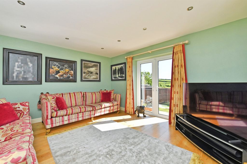 Property photo 3 of 34