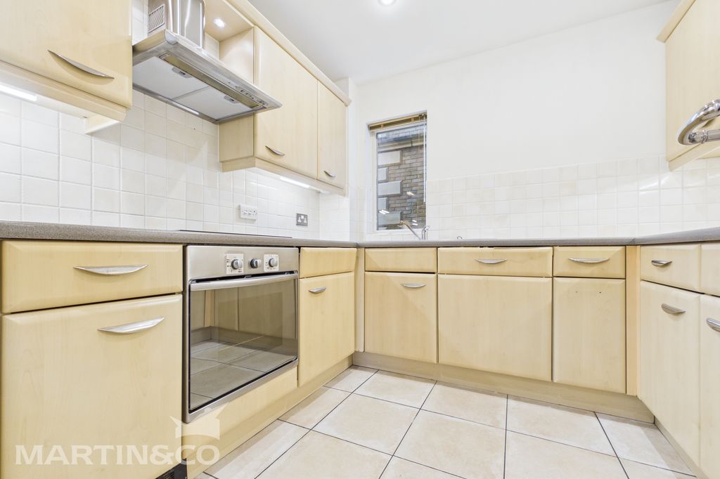 Property photo 2 of 16 Cam01953G0-Pr0139-Still004