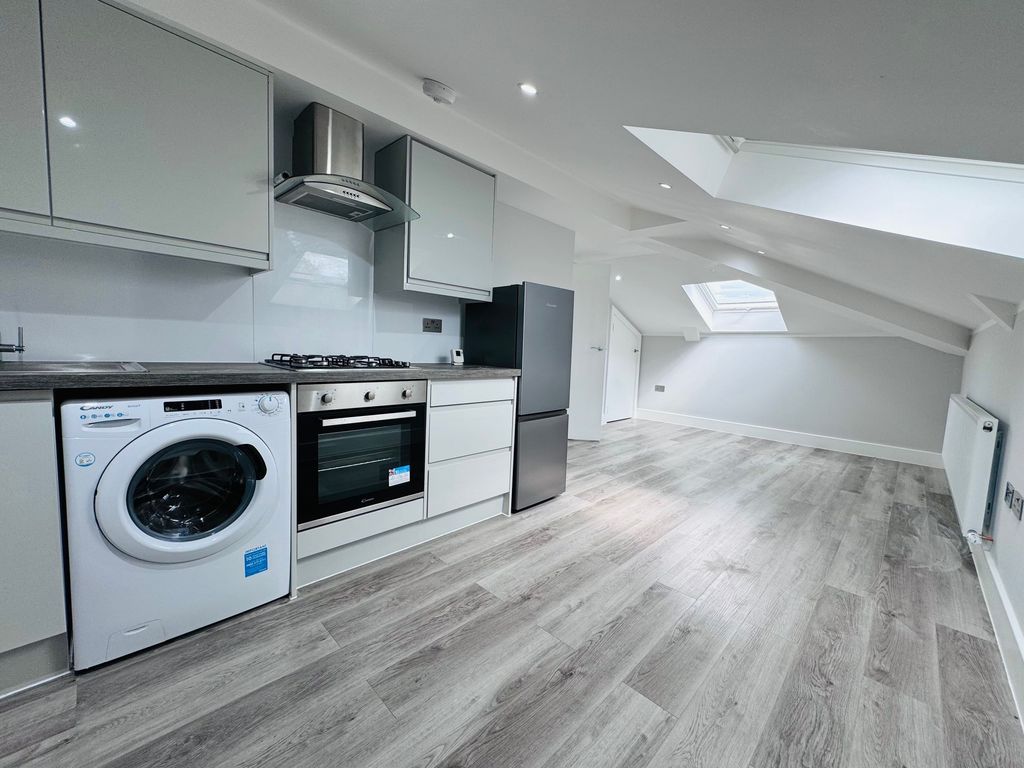 Property photo 2 of 5 Main Room