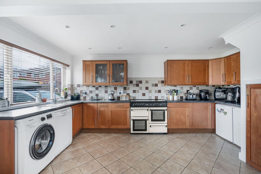 Property photo 2 of 23