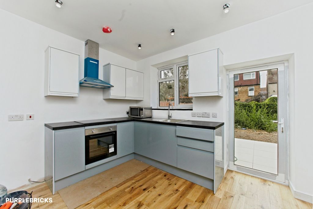 Property photo 3 of 20 Kitchen
