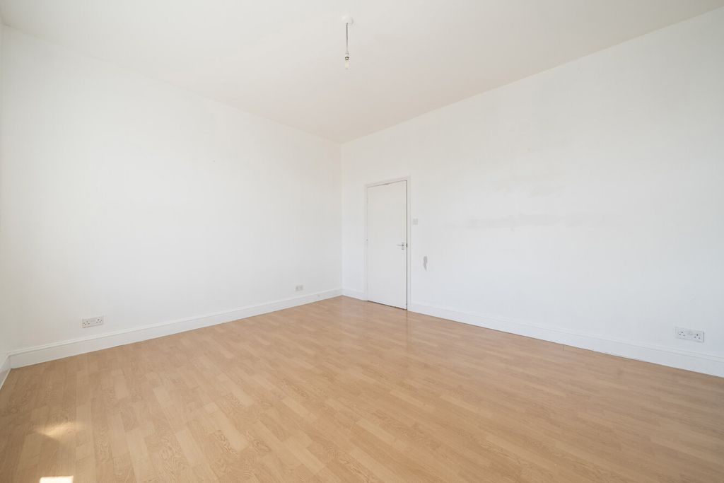 Property photo 3 of 15 1495759-3-6A5E122...