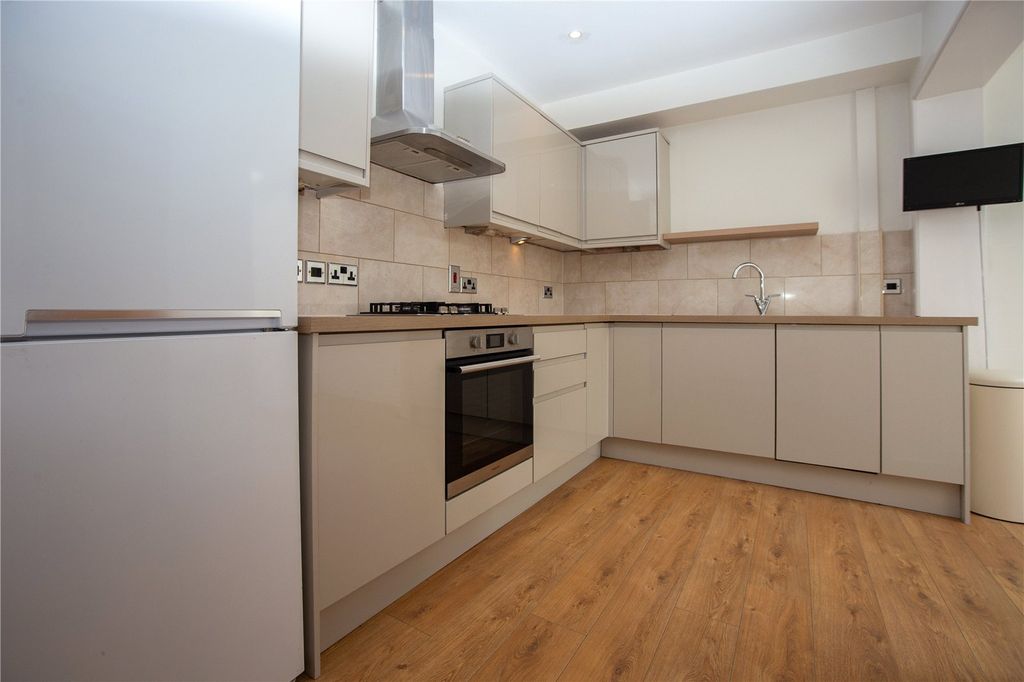 Property photo 2 of 15 Picture No. 04