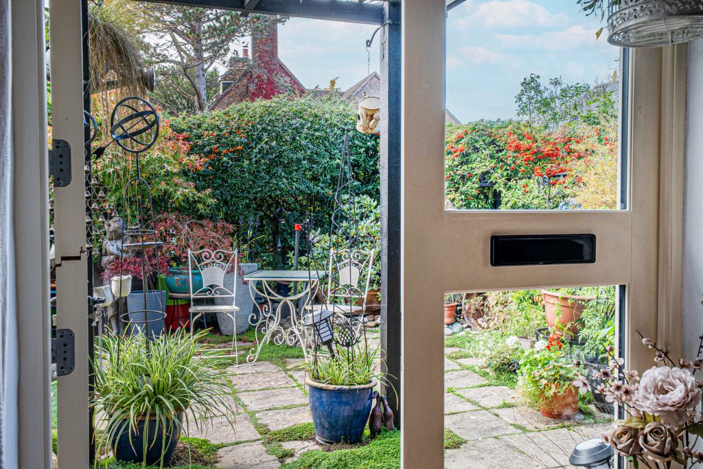 Property photo 2 of 31