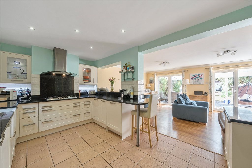 Property photo 3 of 19 Picture No. 11