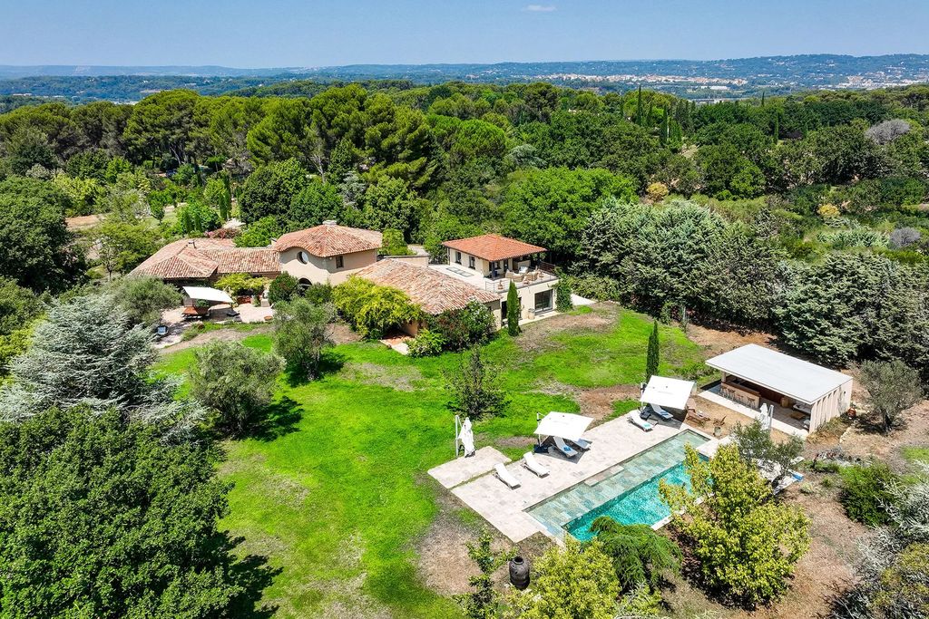 Property photo 1 of 33