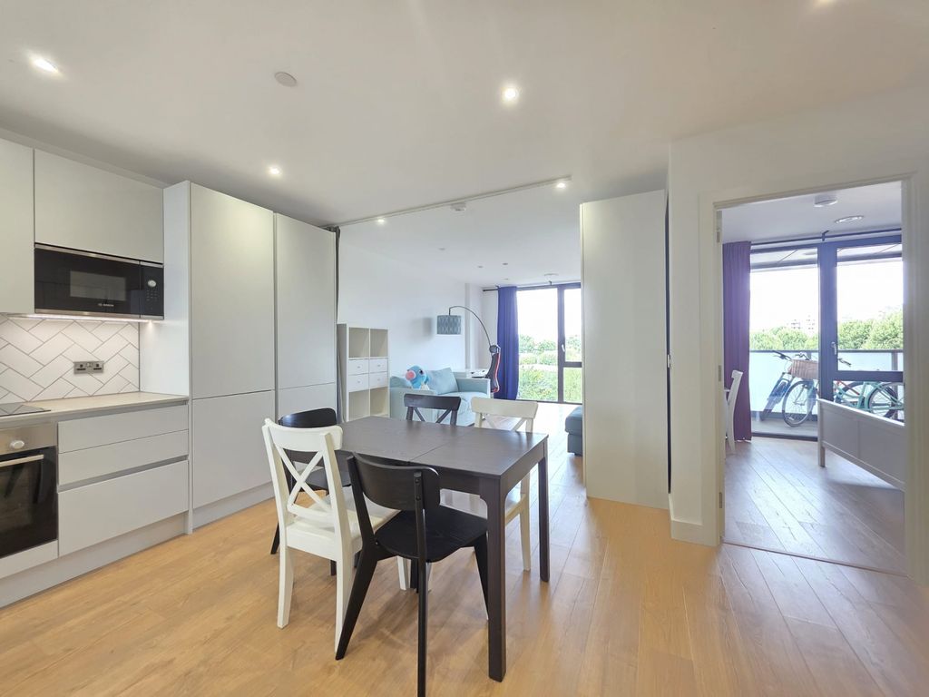 Property photo 1 of 10 Nelsons Are Proud To Present This Immaculate One Bedroom Apartment Set Within A Stylish Development Within The Iconic Aberfeldy Village Area Of East India Dock.