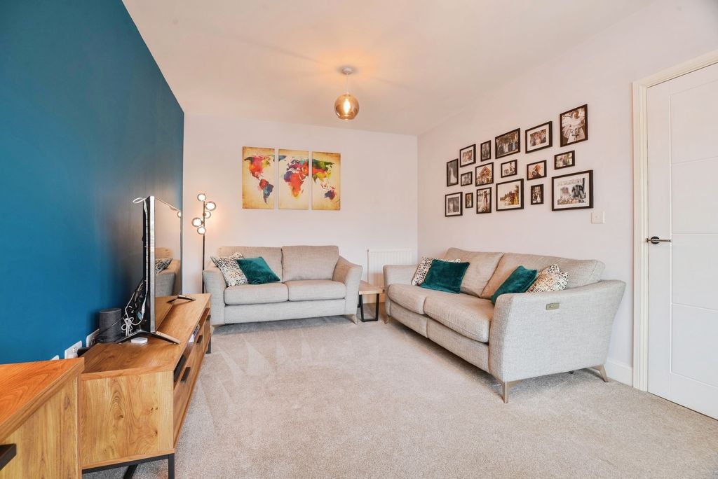 Property photo 3 of 18 Pbox-Img.Jpg