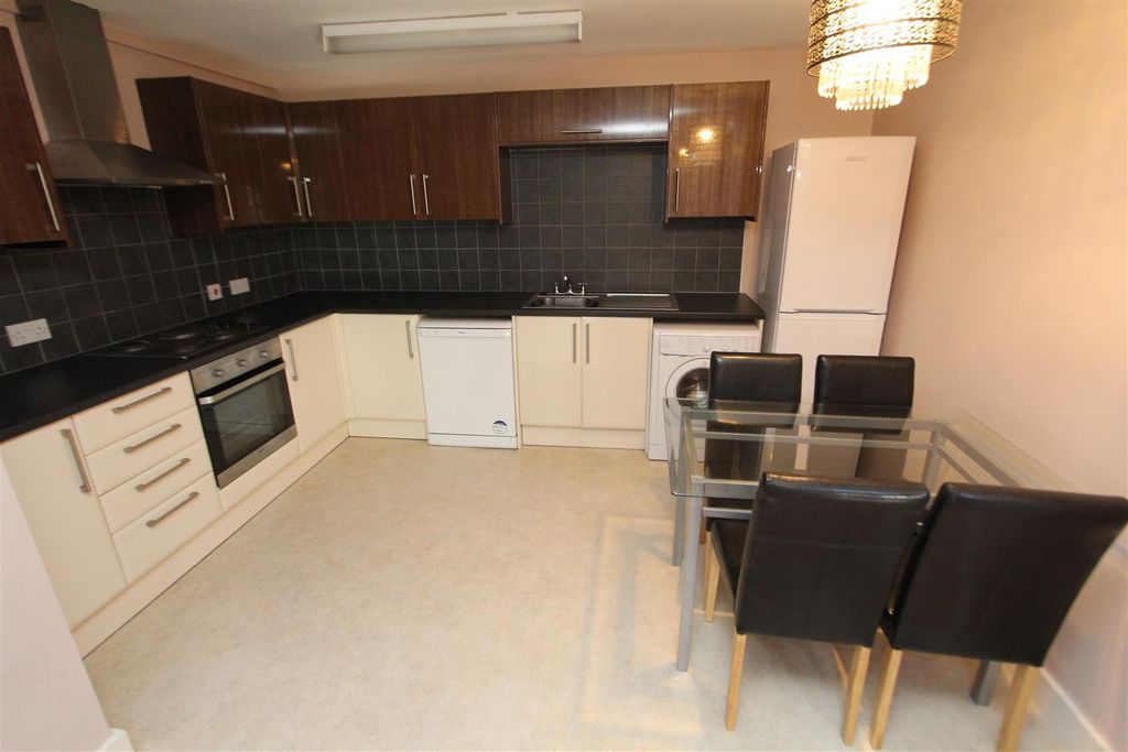 Property photo 3 of 9 Kitchen 1.Jpg