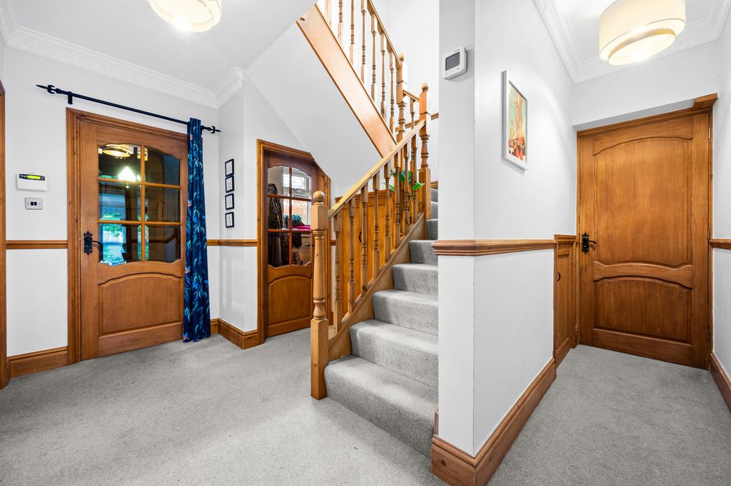 Property photo 2 of 31