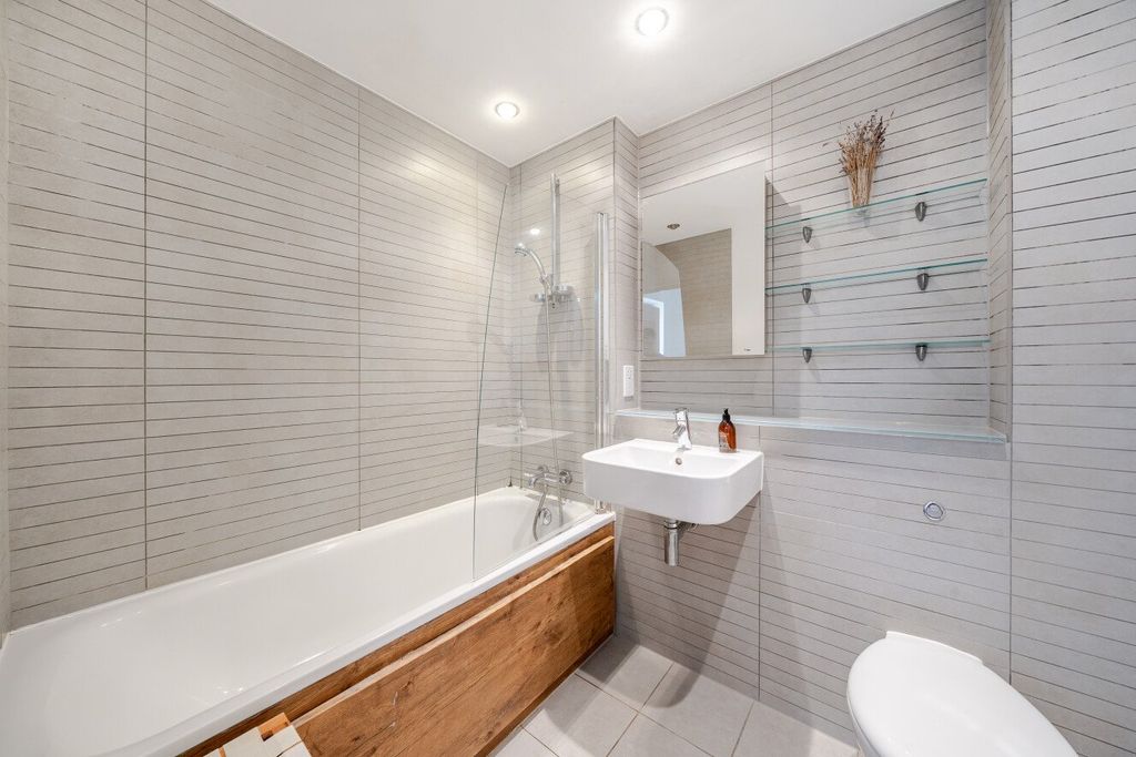 Property photo 3 of 7 Picture No. 33