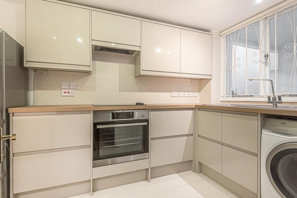 Property photo 3 of 10 Kitchen