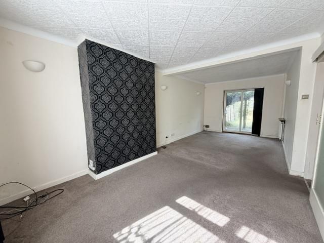 Property photo 3 of 13 Lounge