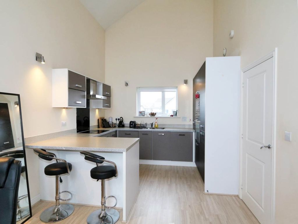 Property photo 3 of 6 Kitchen1