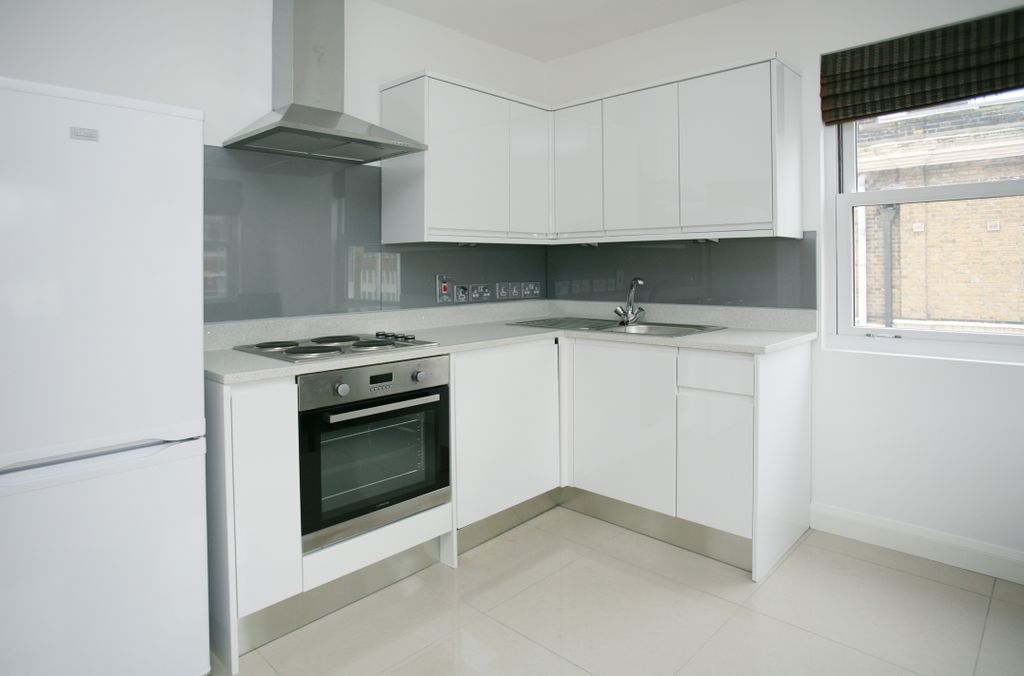 Property photo 2 of 7 Kitchen