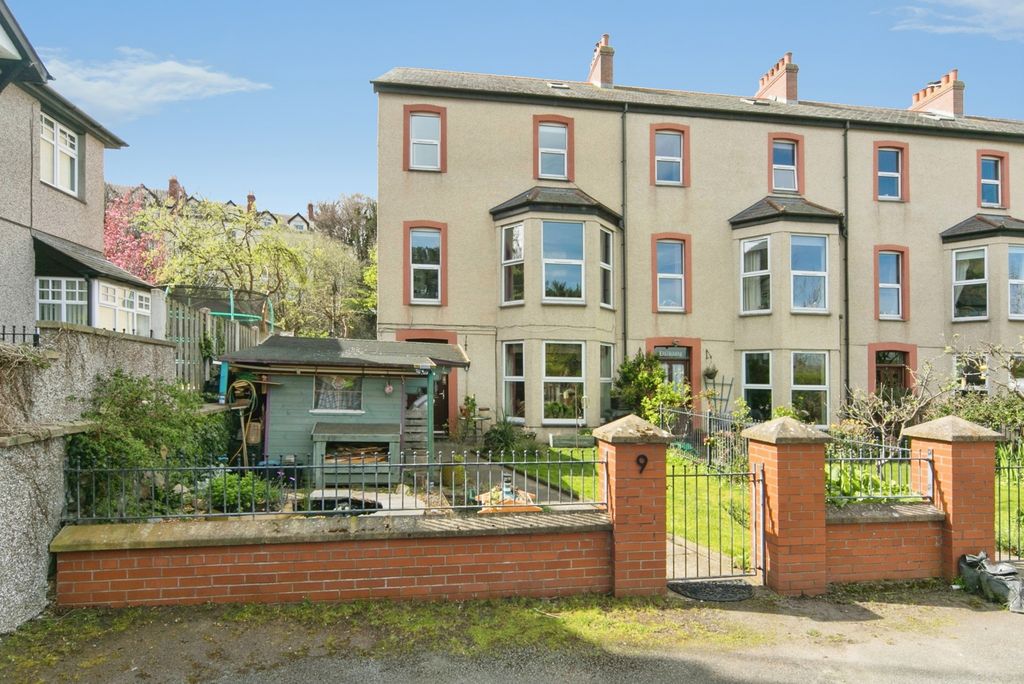 Property photo 1 of 21 Front