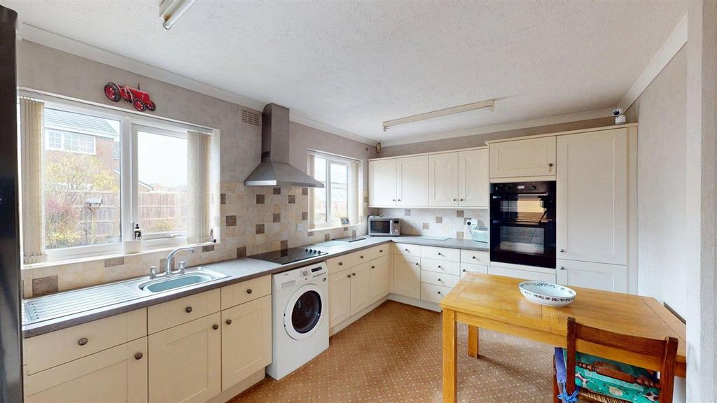 Property photo 3 of 12 Kitchen