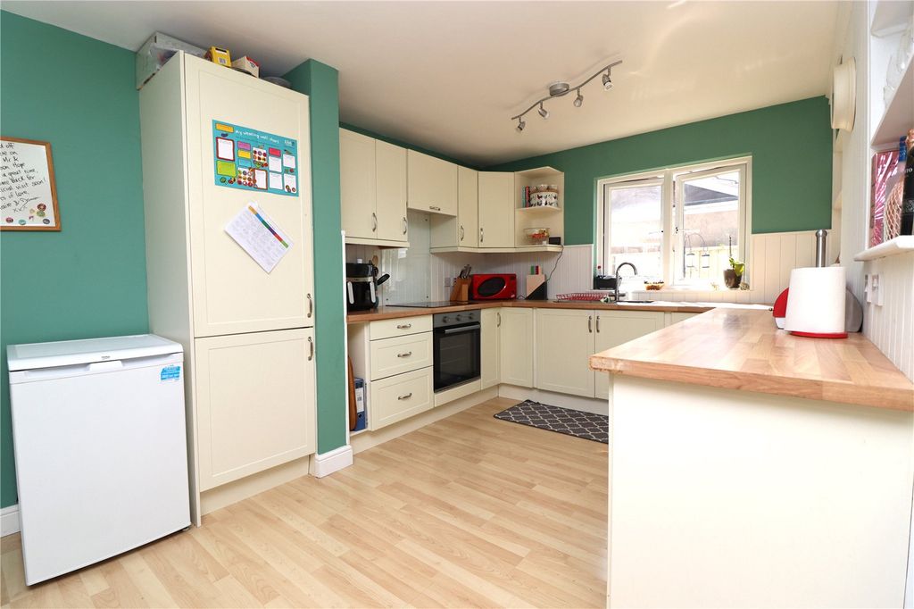 Property photo 3 of 22 Kitchen