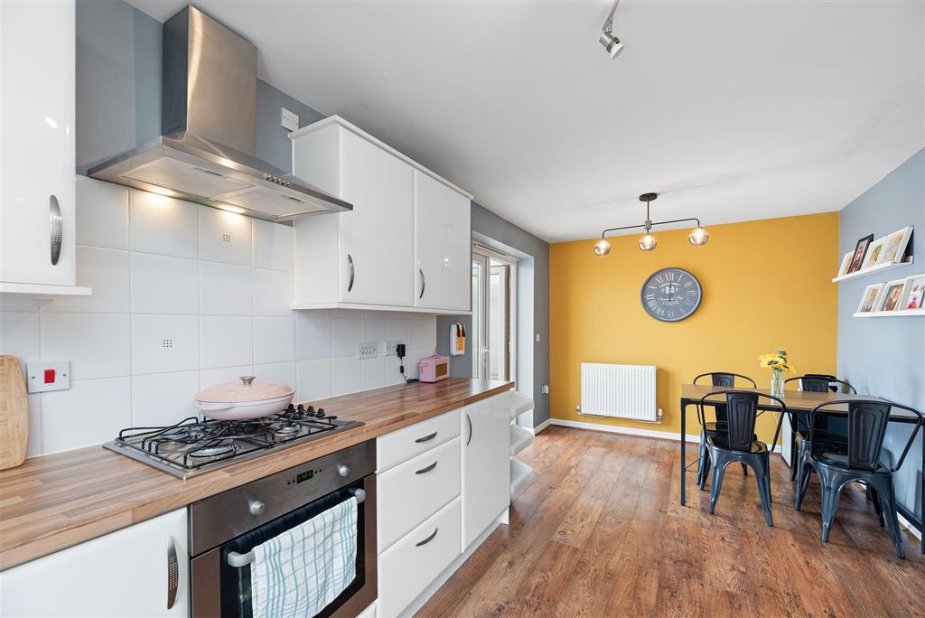 Property photo 2 of 23 Kitchen/Dining Room