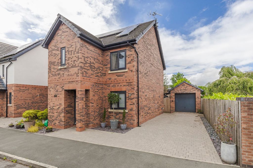 Property photo 2 of 37