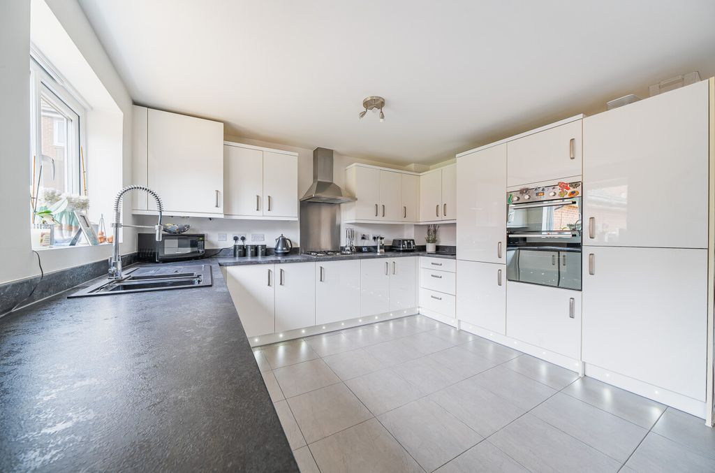 Property photo 3 of 27 12431975