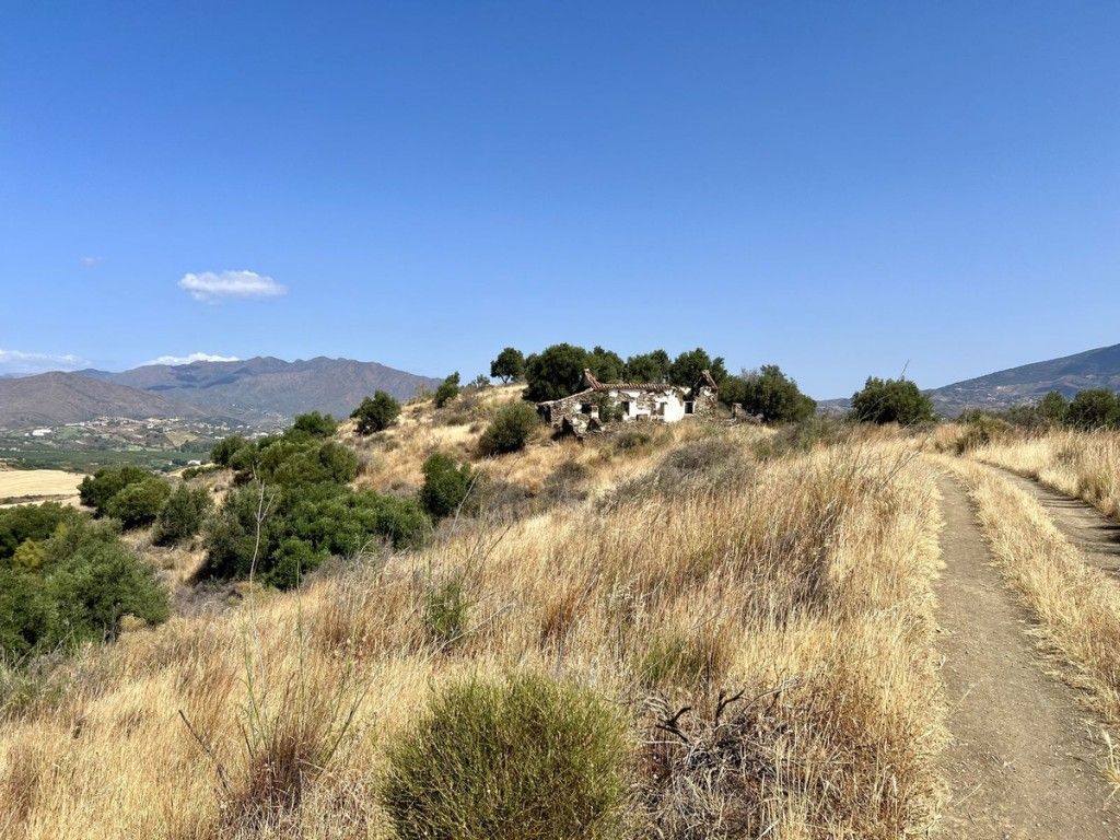 Property photo 2 of 10 Land 3