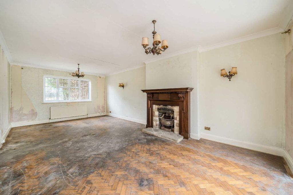 Property photo 2 of 8