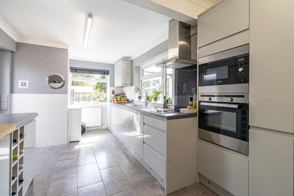 Property photo 3 of 28 4136426