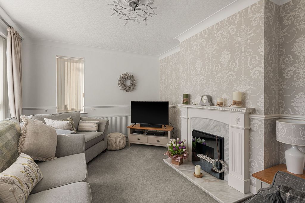 Property photo 2 of 25