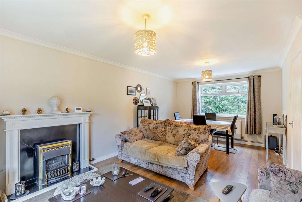 Property photo 3 of 15 8657064-Interior17-800.Jpg