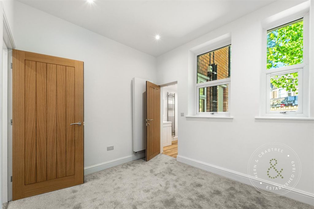 Property photo 2 of 8 207 Cathedral Rd Flat 2-2.Jpg