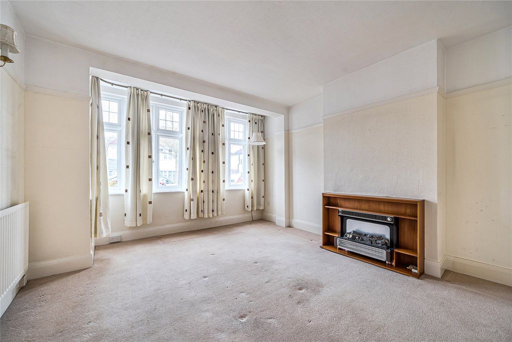 Property photo 2 of 17 Picture No. 14