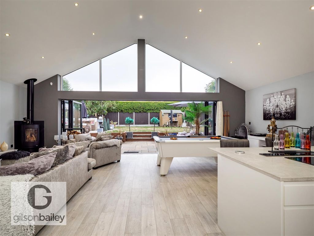 Property photo 2 of 22 32Stwilliamsway-16.Jpg