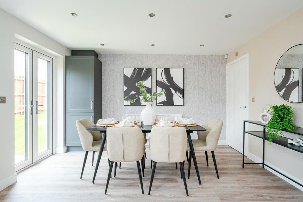 Property photo 3 of 13 A Wonderful Space For Family Mealtimes Or Entertaning