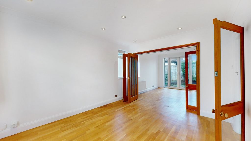 Property photo 2 of 15 4134962