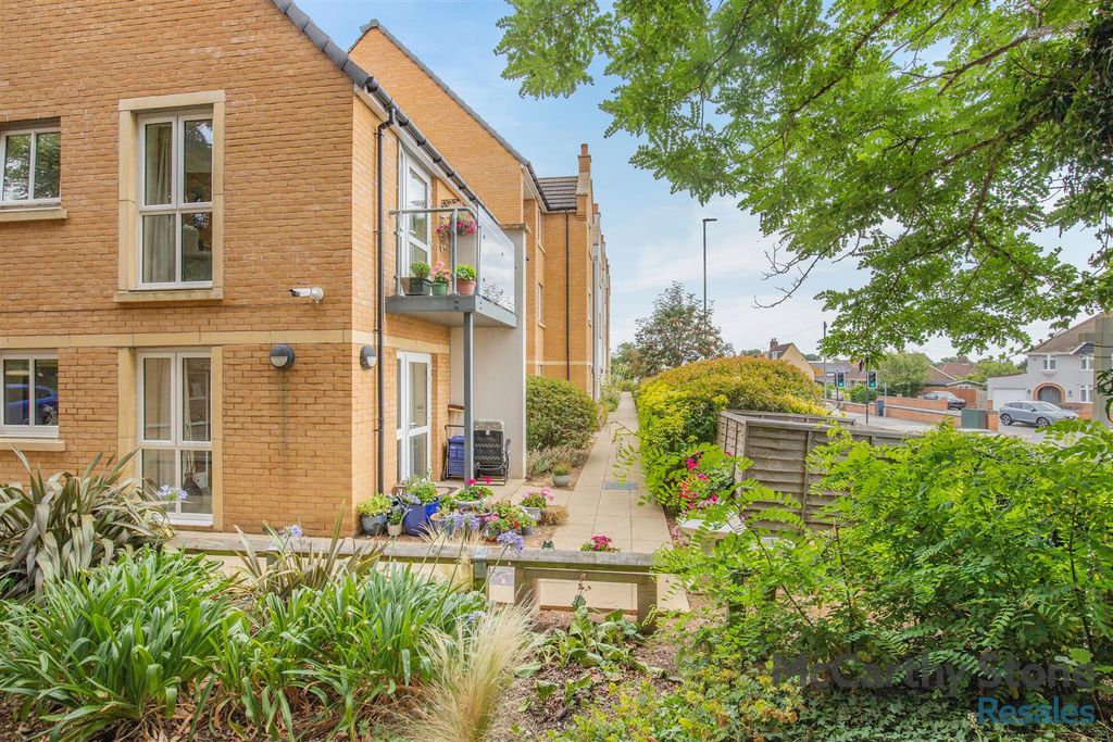 Property photo 1 of 24 8699978-Exterior03.Jpg