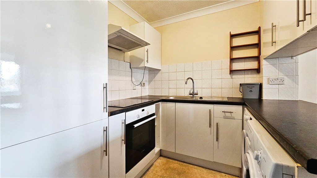 Property photo 3 of 7 Kitchen