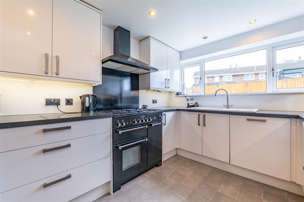 Property photo 3 of 34 Kitchen