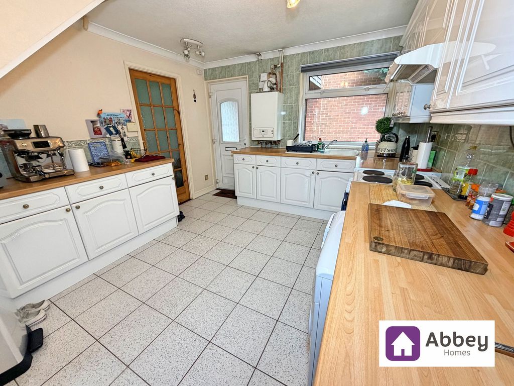 Property photo 2 of 18 Kitchen