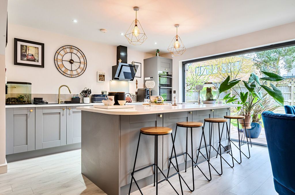 Property photo 2 of 17 1436882-18-69d7Db...