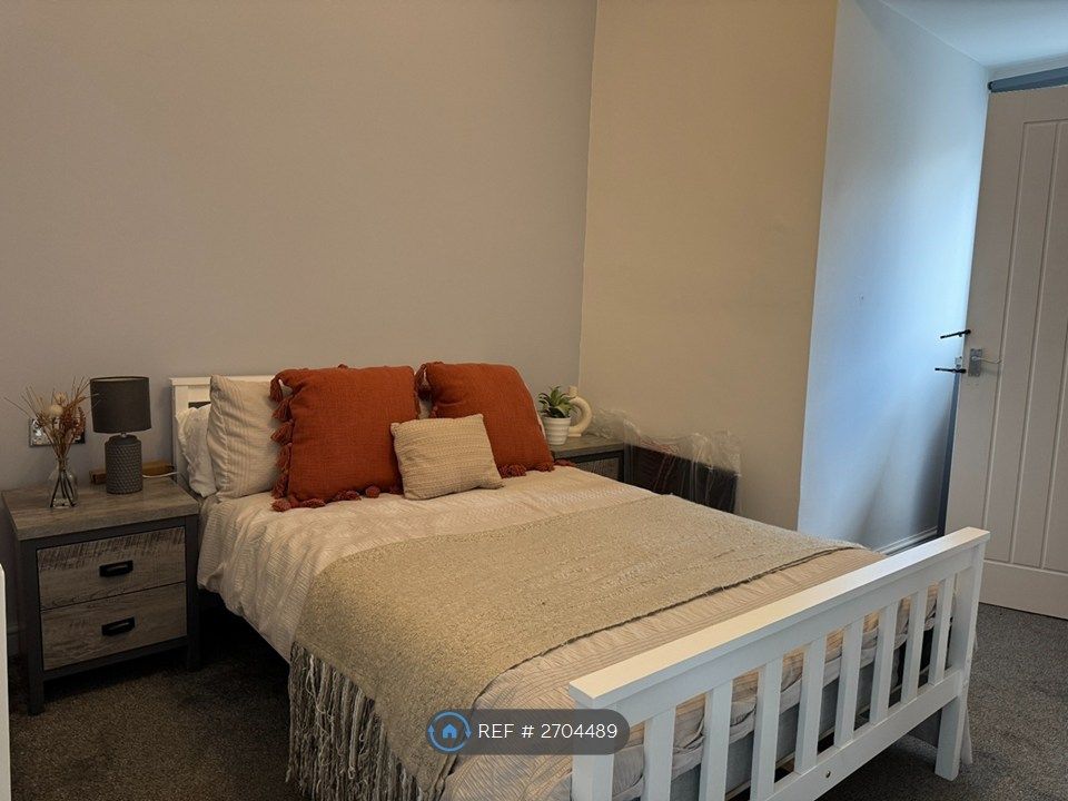 Property photo 2 of 8 Bedroom