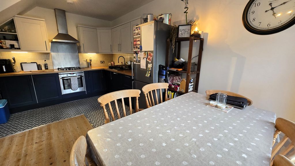 Property photo 3 of 16 Dining Area