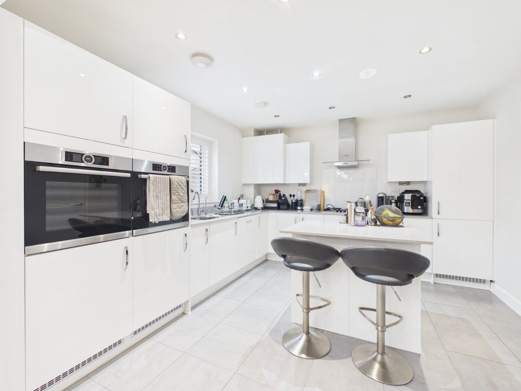Property photo 3 of 15 Kitchen