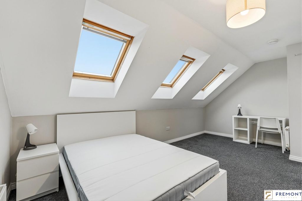 Property photo 2 of 11 Bedroom