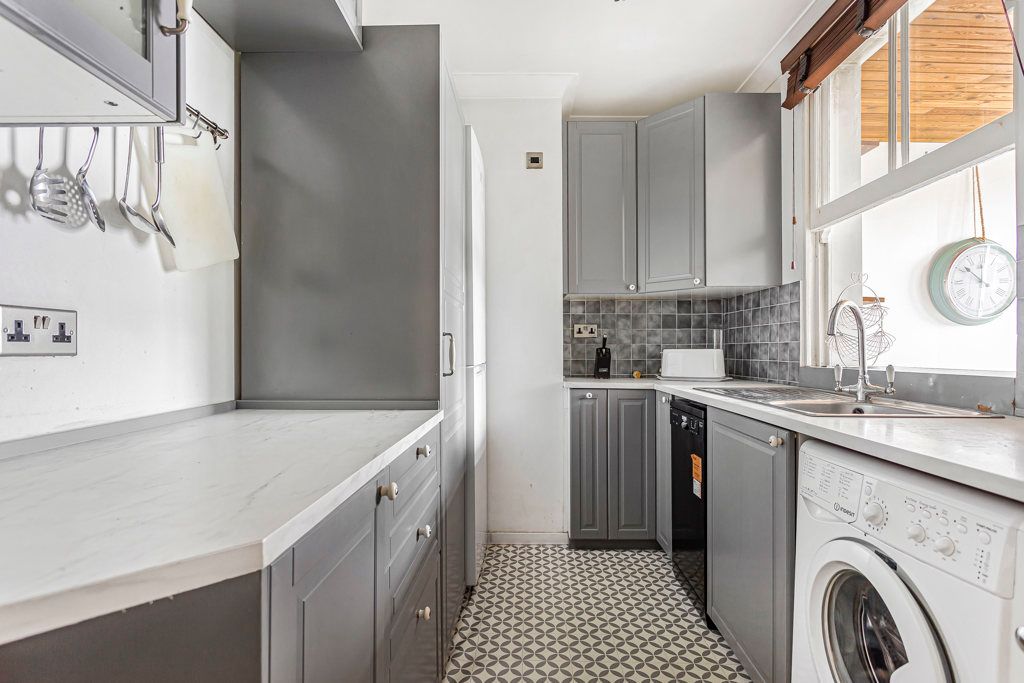 Property photo 3 of 17 Kitchen