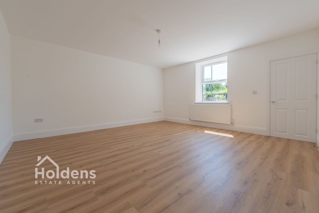 Property photo 2 of 22